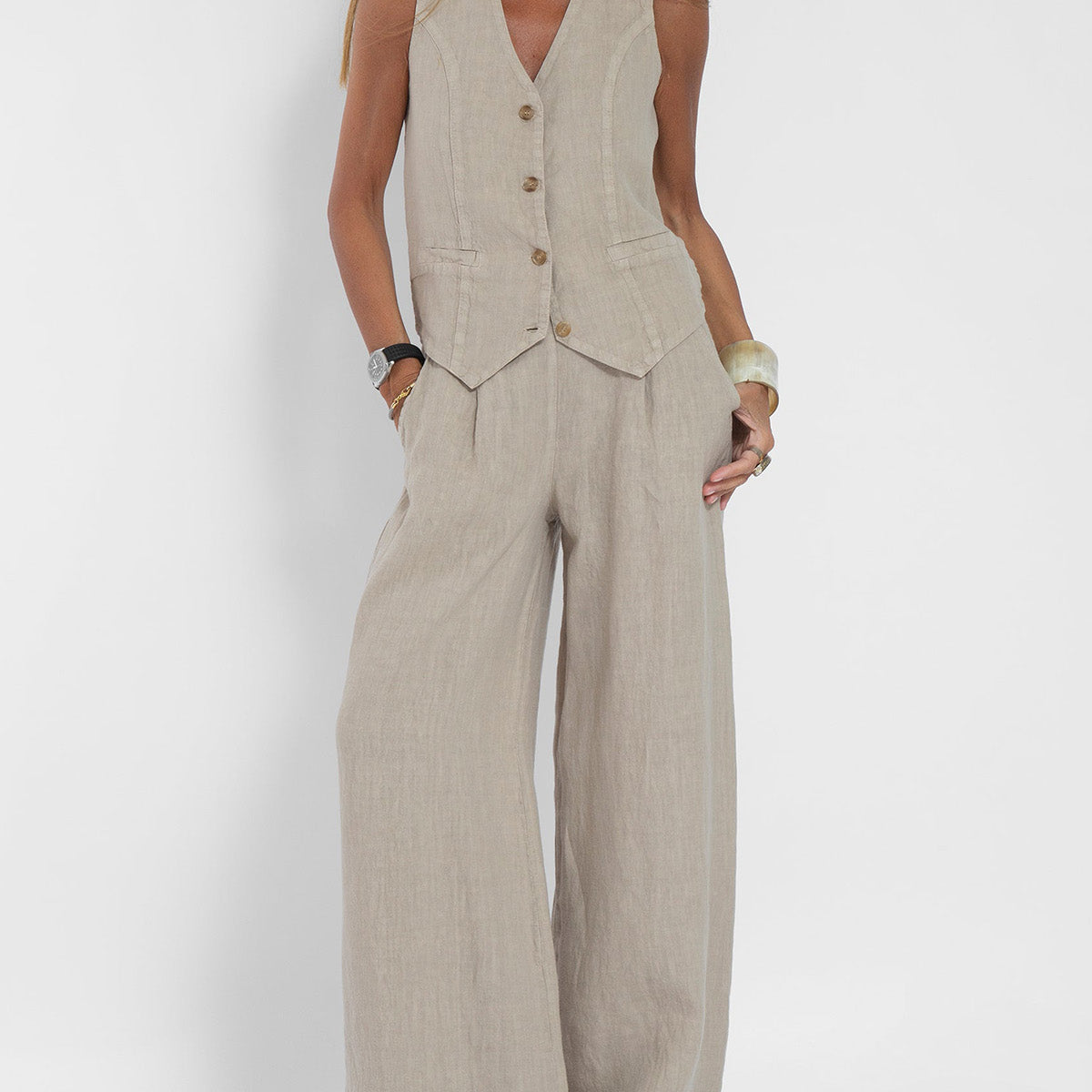 Aira - Ensemble mit Knopfweste und weiter Hose